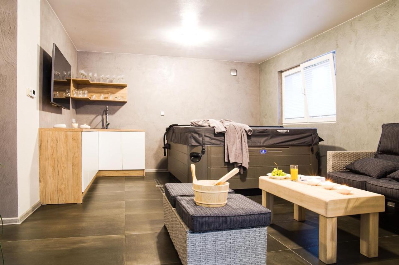 Apartmany A Wellness Vmal Skutec ภายนอก รูปภาพ